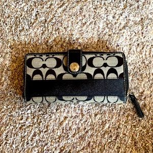 Coach Signature full zip wallet